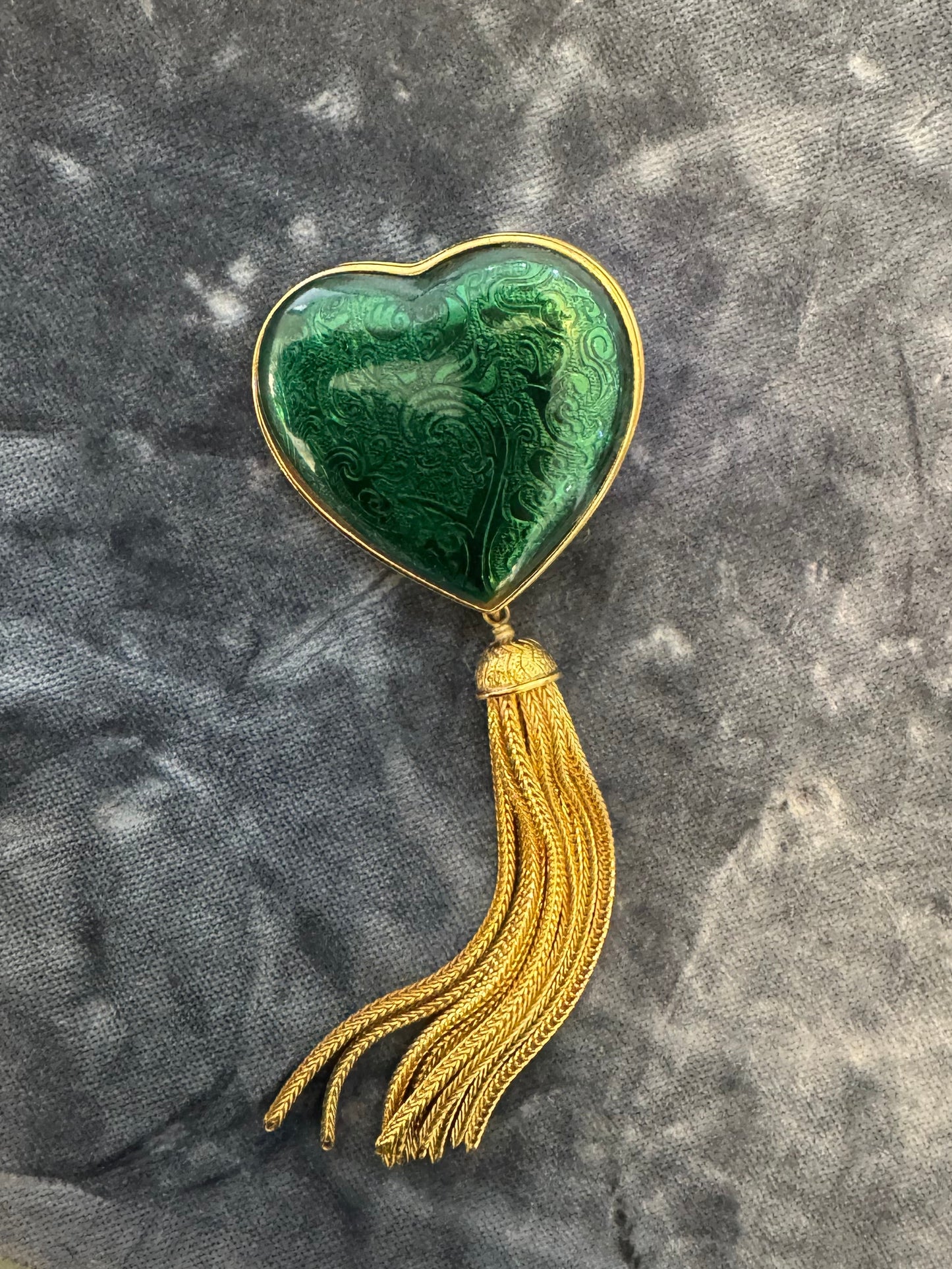 Yves Saint Laurent Emerald Heart Tassel Brooch ✧